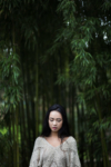 Portrait - Femme type asiatique devant une forêt de bambous